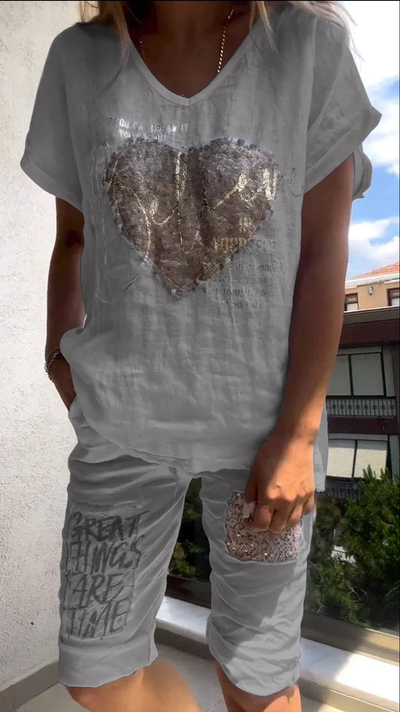 Shira – Eleganten poletni komplet z zlatimi detajli