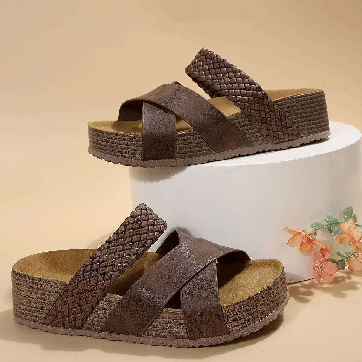 Elegantni sandali – udobje za vsak dan in priložnost  