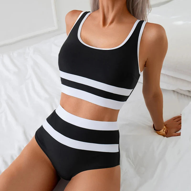 Nora – Športni bikini z visokim pasom in kontrastnimi črtami