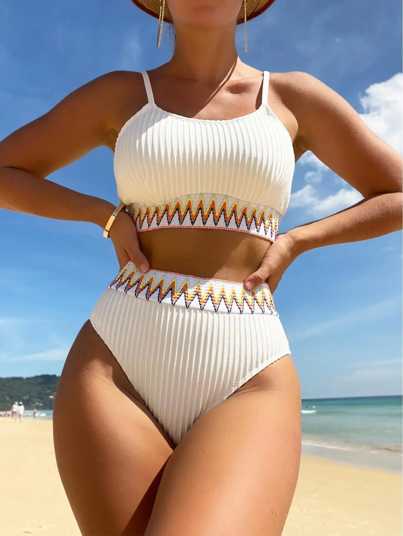 Adéla – Vyšívané bikiny s vysokým pasem a bandeau střihem